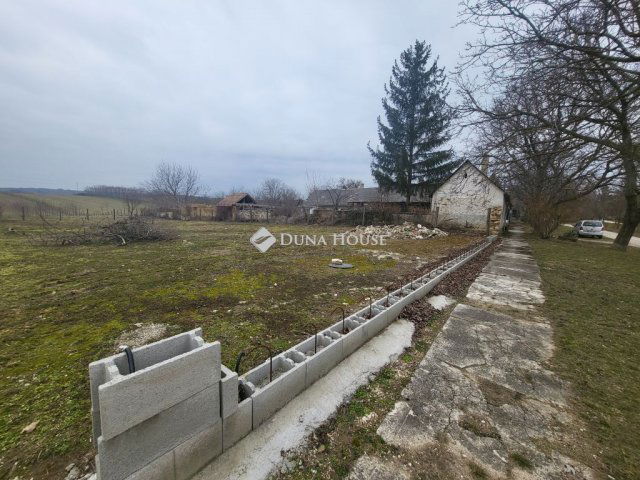 Eladó telek, Bakonykútiban 30 M Ft / költözzbe.hu