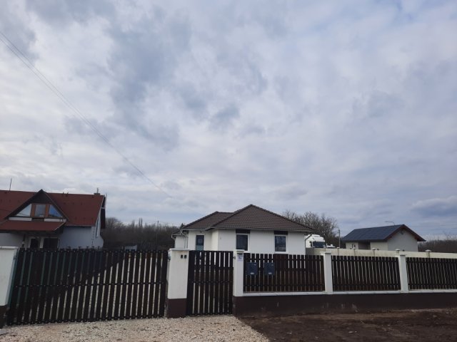 Eladó ikerház, Vasadon 76.9 M Ft, 4 szobás / költözzbe.hu