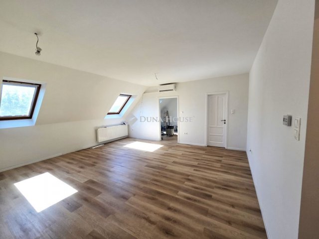 Eladó téglalakás, Mosonmagyaróváron 49.99 M Ft, 2 szobás