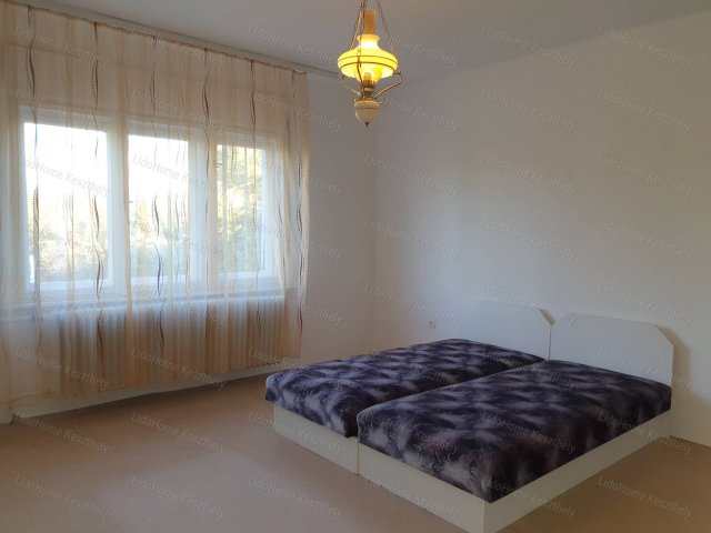 Eladó családi ház, Balatonszentgyörgyön 60 M Ft, 7 szobás