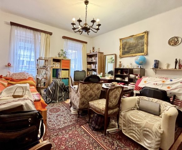 Eladó családi ház, Veszprémben 19.5 M Ft, 2 szobás