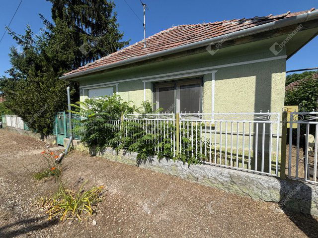 Eladó családi ház, Nyáregyházán 60 M Ft, 3 szobás