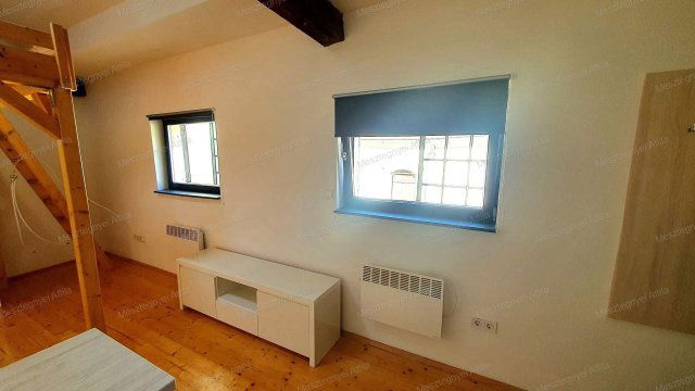 Eladó téglalakás, Sopronban 24.5 M Ft, 1 szobás