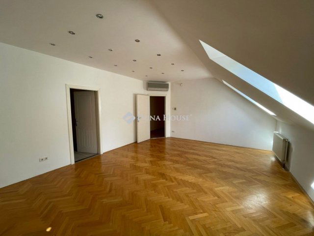 Eladó családi ház, Kecskeméten 198 M Ft, 6 szobás