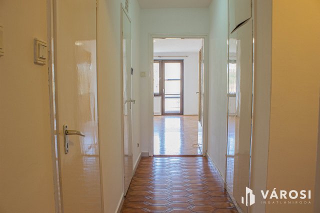 Eladó téglalakás, Szegeden 65 M Ft, 2 szobás