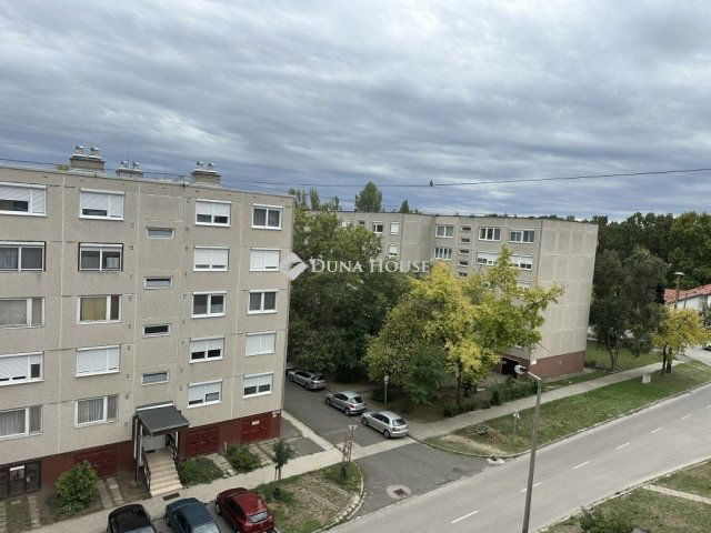 Eladó panellakás, Kecskeméten 44.9 M Ft, 3 szobás