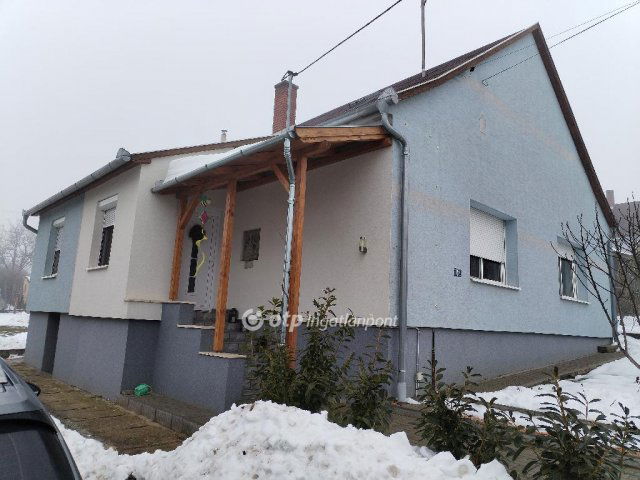 Eladó családi ház, Sümegen 69.9 M Ft, 3 szobás