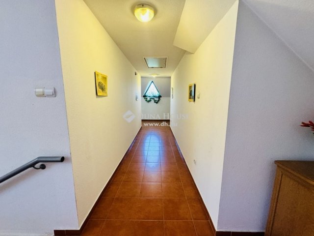 Eladó családi ház, Ecseren 250 M Ft, 8 szobás