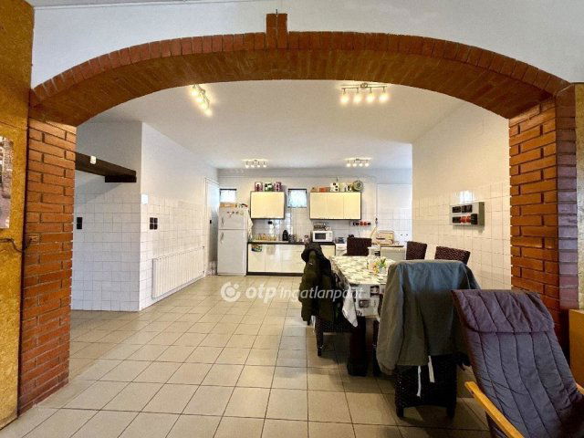 Eladó családi ház, Farmoson 89 M Ft, 5+2 szobás