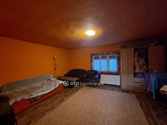 Eladó családi ház, Vámoscsaládon 17 M Ft, 1+2 szobás