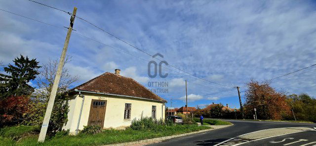 Eladó családi ház, Zalabaksán 10 M Ft, 2 szobás