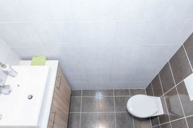 Eladó téglalakás, Zalaegerszegen 99.99 M Ft, 4 szobás