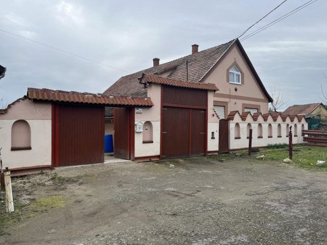 Eladó családi ház, Szabadszálláson 37 M Ft, 10 szobás