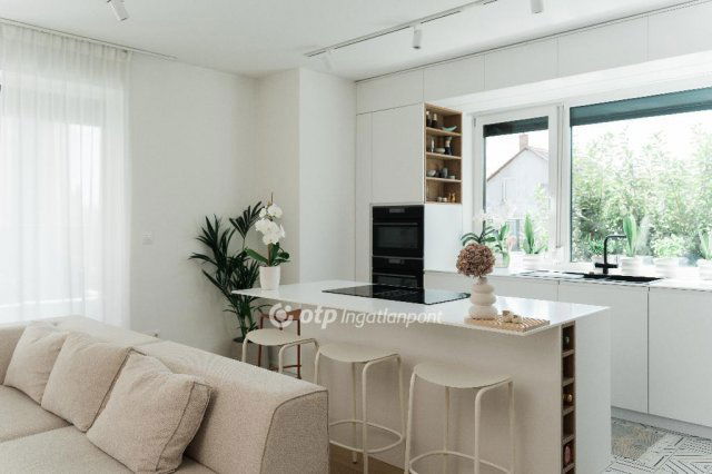 Eladó téglalakás, Érden 114.4 M Ft, 2+1 szobás