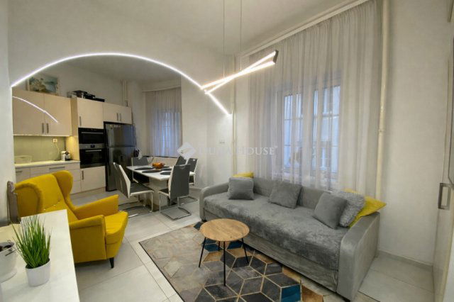 Eladó téglalakás, Budapesten, VI. kerületben 235 M Ft, 3 szobás