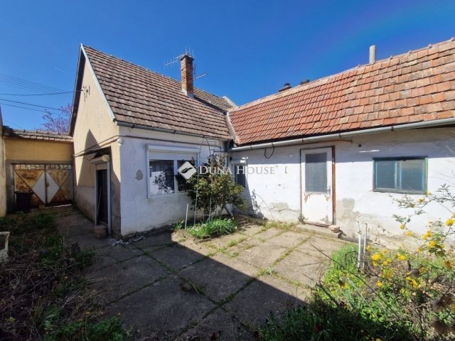 Eladó családi ház, Baján 19 M Ft, 3 szobás