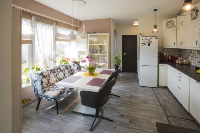 Eladó családi ház, Zsámbékon 159.9 M Ft, 5 szobás