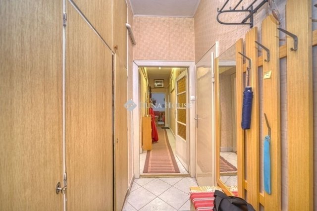 Eladó téglalakás, Pécsett 64.9 M Ft, 4 szobás