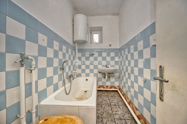 Eladó családi ház, Vecsésen 82 M Ft, 3 szobás