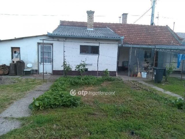 Eladó családi ház, Hajdúböszörményen 35 M Ft, 1+1 szobás