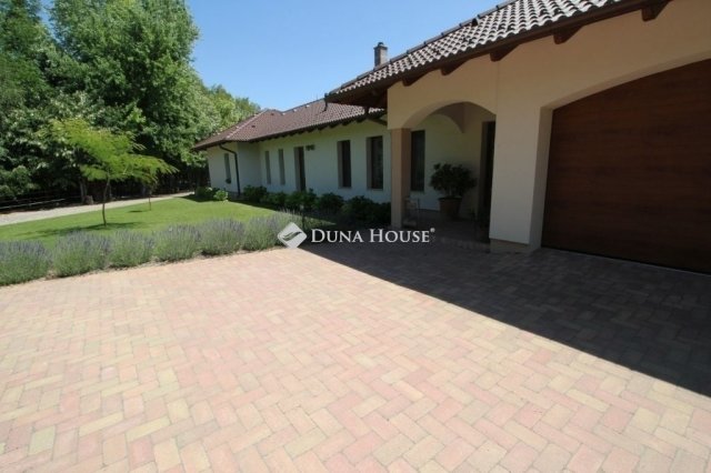 Eladó családi ház, Kecskeméten 219 M Ft, 4 szobás