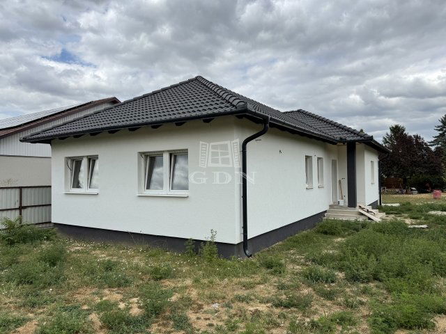 Eladó családi ház, Kókán 55 M Ft, 4 szobás