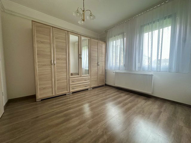 Eladó téglalakás, Keszthelyen 94.9 M Ft, 4 szobás