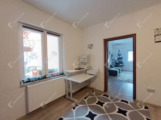 Eladó családi ház, Sopronban 110 M Ft, 8 szobás