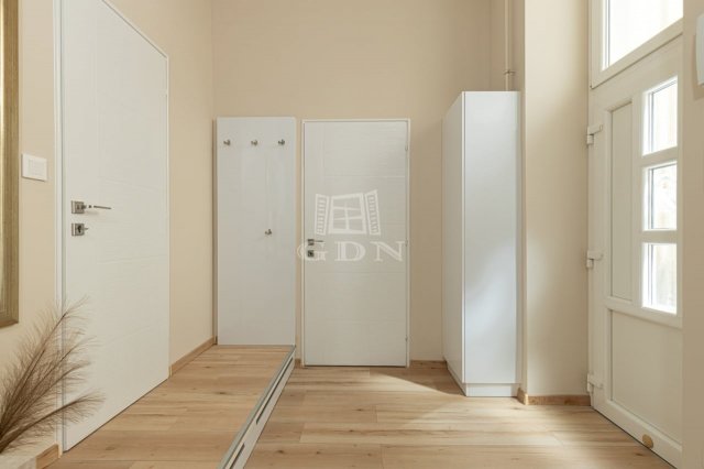 Eladó téglalakás, Budapesten, V. kerületben 129 M Ft, 2+1 szobás