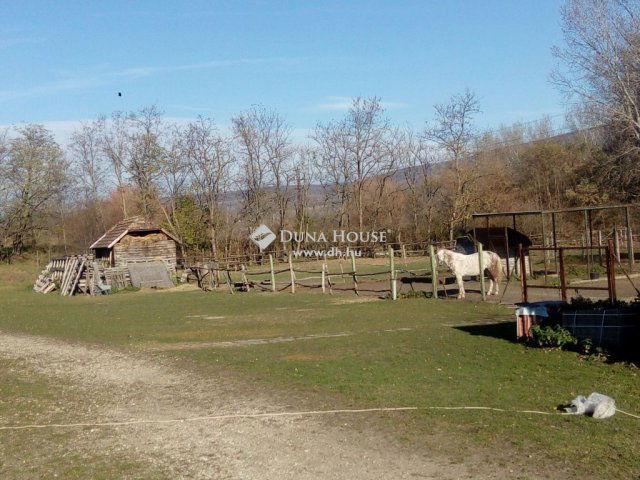 Eladó családi ház, Tatabányán 140 M Ft, 5 szobás