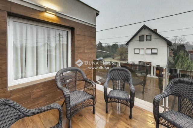 Eladó családi ház, Szigethalmon 259.9 M Ft, 7 szobás