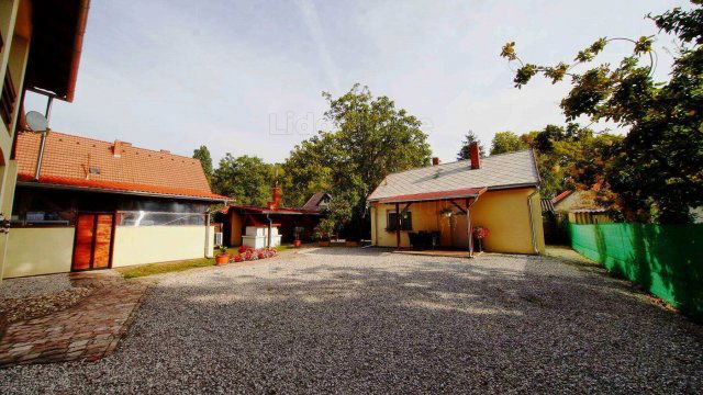 Eladó családi ház, Balatonbogláron 349 M Ft, 13 szobás