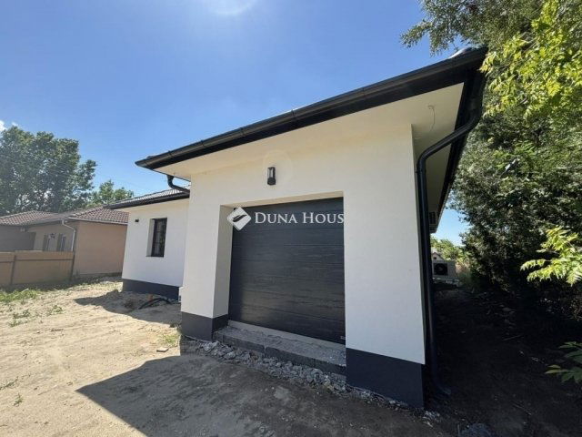 Eladó családi ház, Kecskeméten 94.99 M Ft, 5 szobás