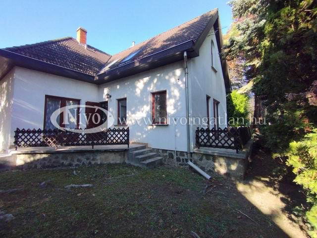 Eladó családi ház, Veszprémben 98 M Ft, 6 szobás