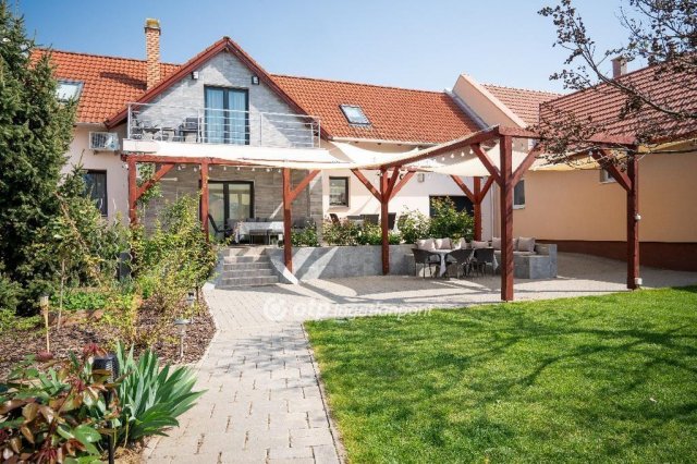 Eladó családi ház, Hatvanban 125 M Ft, 5 szobás