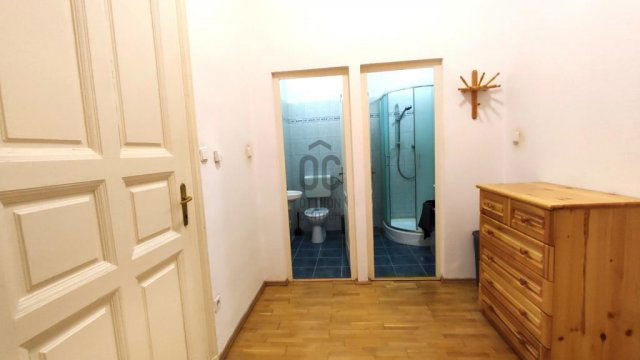 Eladó téglalakás, Budapesten, VI. kerületben 74.5 M Ft, 1 szobás