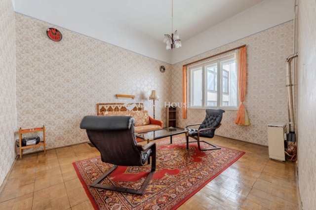 Eladó téglalakás, Budapesten, V. kerületben, Kristóf téren