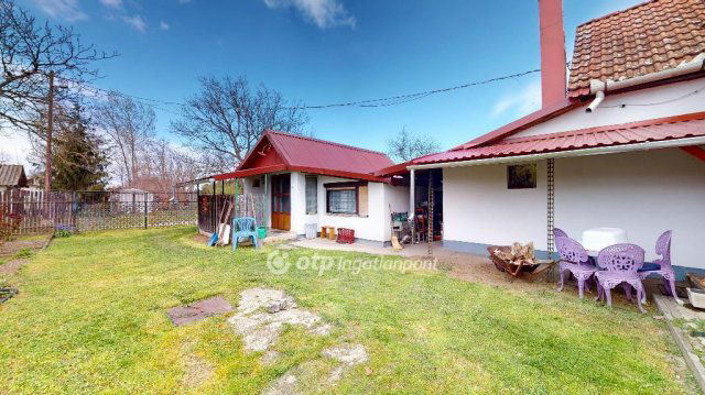 Eladó nyaraló, Mezőcsáton 32.9 M Ft, 6 szobás