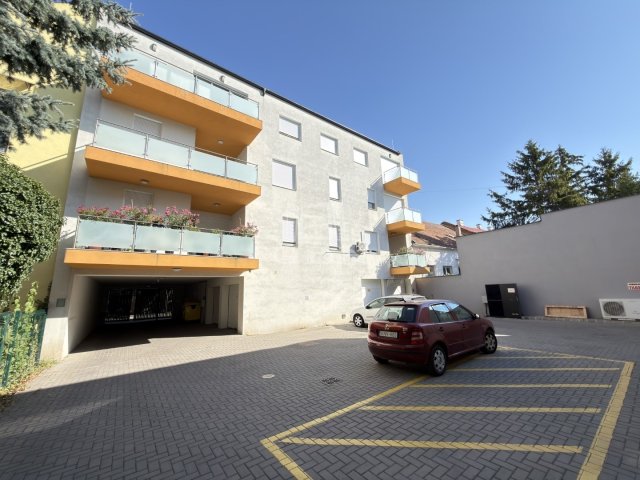 Kiadó téglalakás, albérlet, Székesfehérvárott 250 E Ft / hó