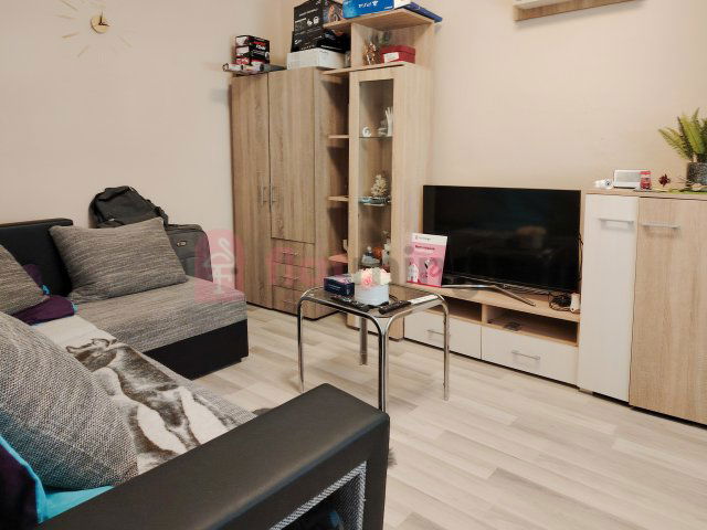 Eladó családi ház, Pécsett 79 M Ft, 5 szobás
