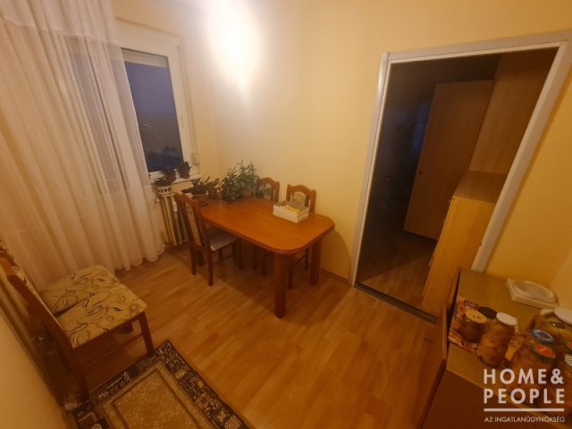 Eladó téglalakás, Hódmezővásárhelyen 36.5 M Ft, 2+1 szobás