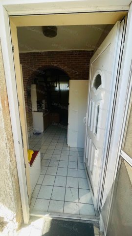 Eladó családi ház, Komáromban 65 M Ft, 5 szobás