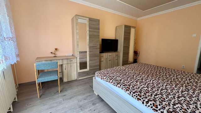 Kiadó panellakás, albérlet, Debrecenben 200 E Ft / hó, 3 szobás