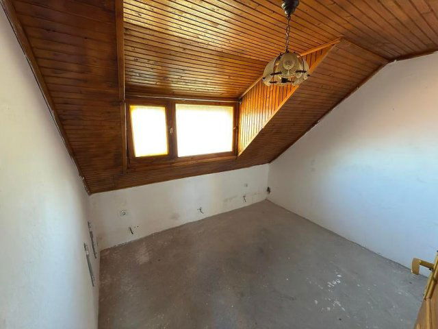 Eladó családi ház, Szentendrén 98.9 M Ft, 6 szobás