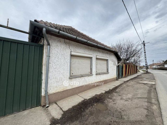 Eladó családi ház, Tiszafüreden 75 M Ft, 5+2 szobás