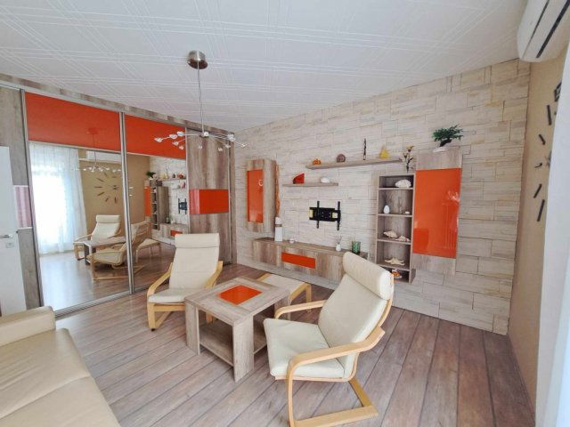 Kiadó panellakás, albérlet, Pécsett 195 E Ft / hó, 2 szobás