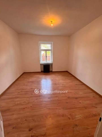 Eladó családi ház, Szentmártonkátán 36.99 M Ft, 2 szobás
