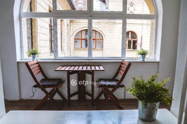 Eladó téglalakás, Budapesten, VI. kerületben 79.9 M Ft, 2 szobás