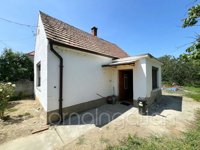 Eladó családi ház, Kapuváron 24.99 M Ft, 1 szobás