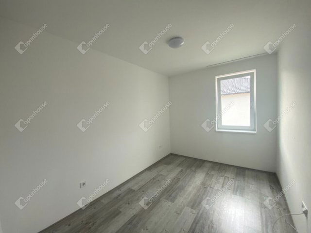 Eladó téglalakás, Győrött 69.9 M Ft, 3 szobás